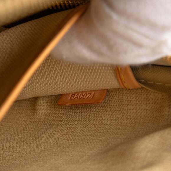 LOUIS VUITTON Brown Monogram Leather Bag - Picture 6 of 7